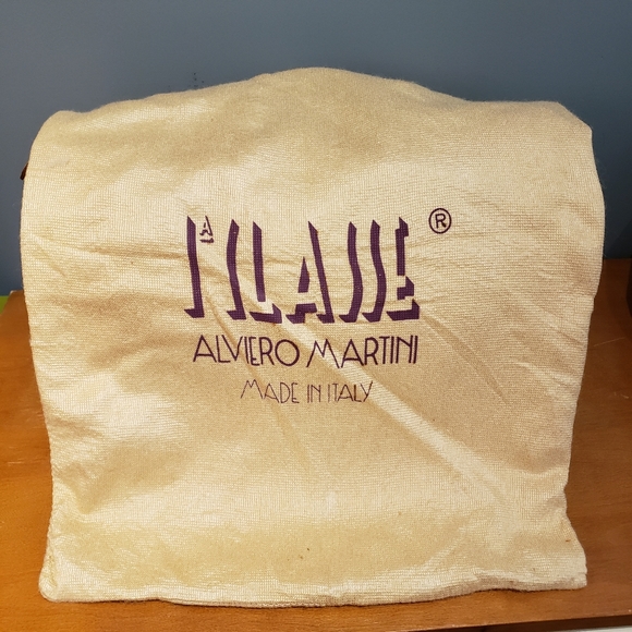 40cm Alviero Boston Bag - Picture 14 of 16